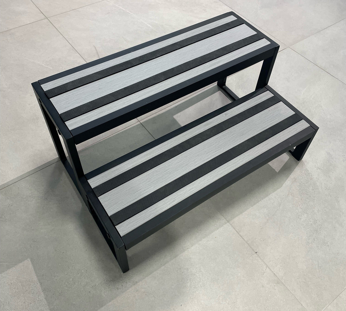 Escalier 2 marches sans contre-marche - Coloris BRUSHED GREY [6473234U]